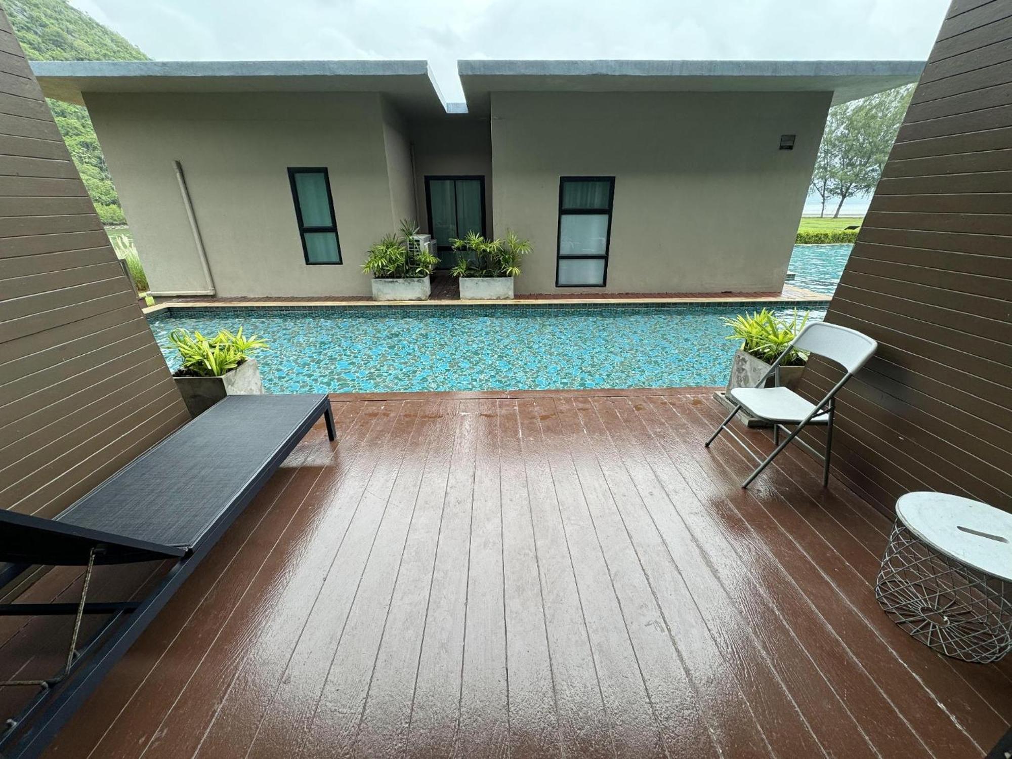 La Isla Pranburi Beach Resort Sam Roi Yot Exteriör bild