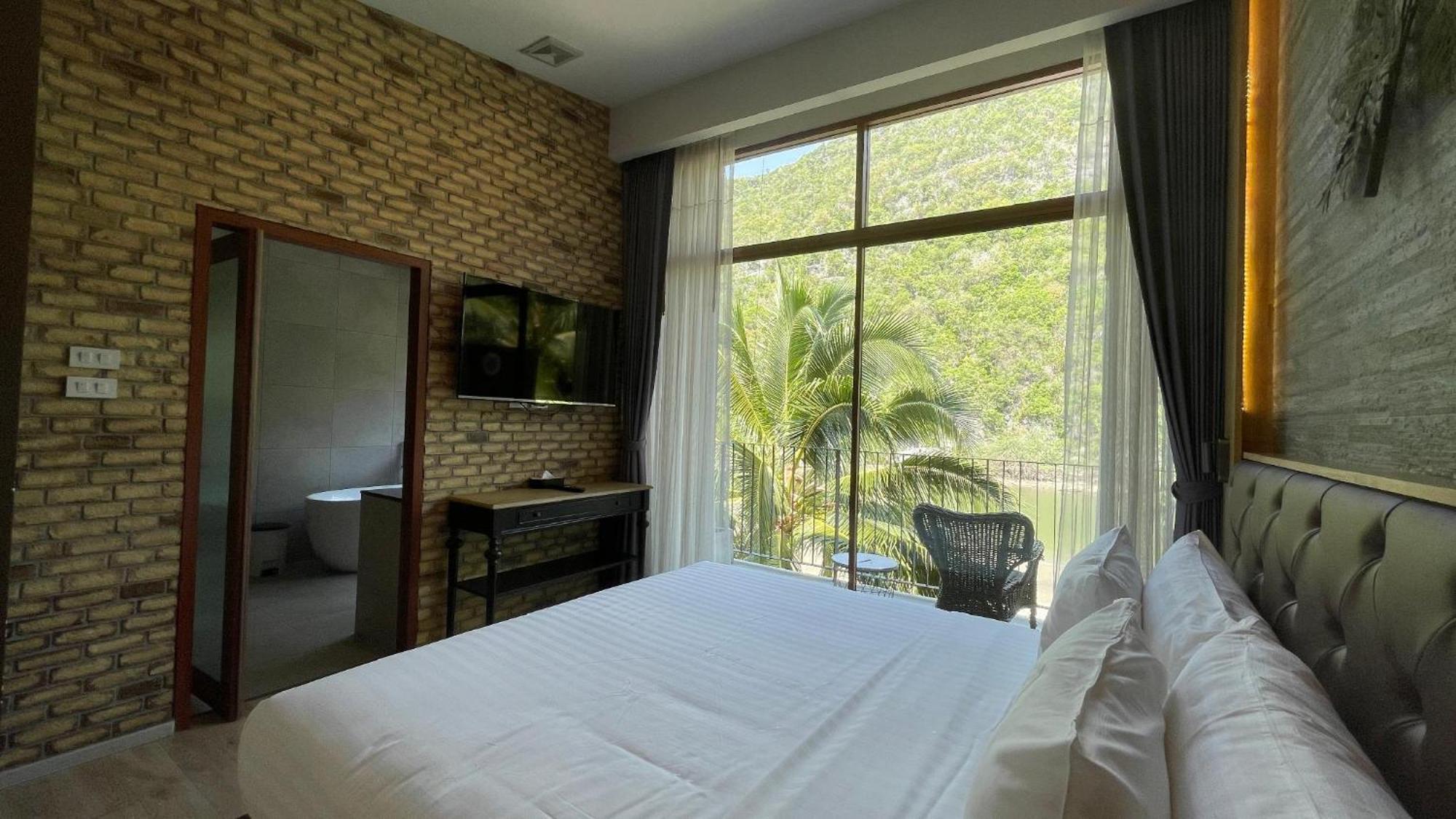 La Isla Pranburi Beach Resort Sam Roi Yot Exteriör bild
