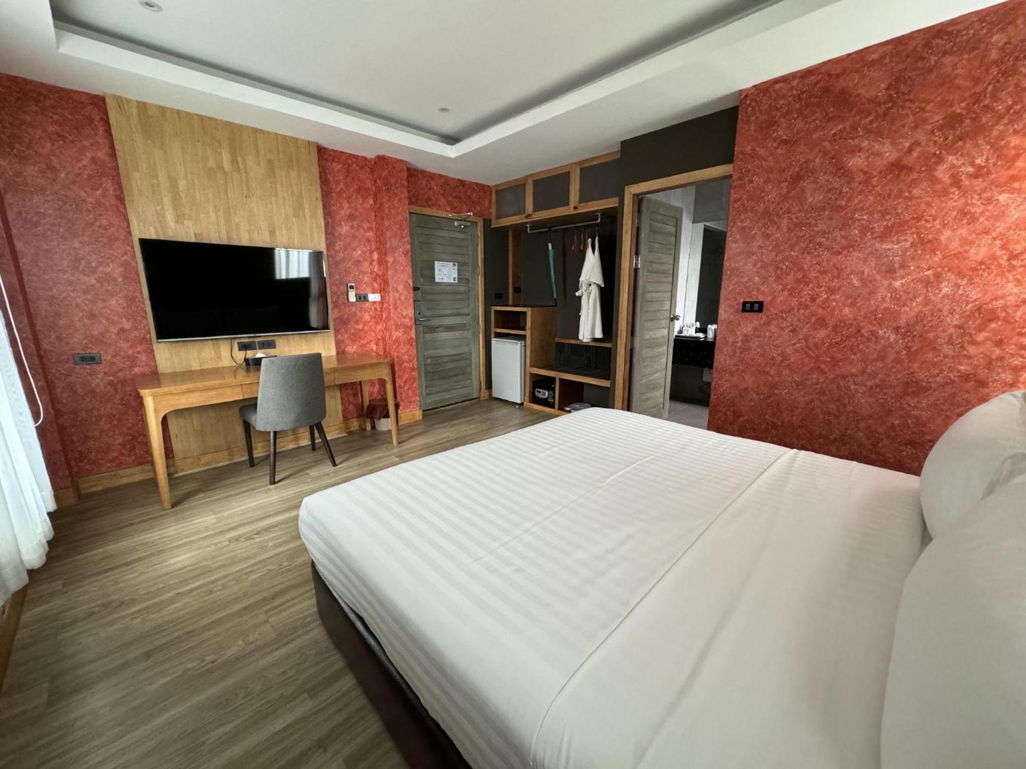 La Isla Pranburi Beach Resort Sam Roi Yot Exteriör bild