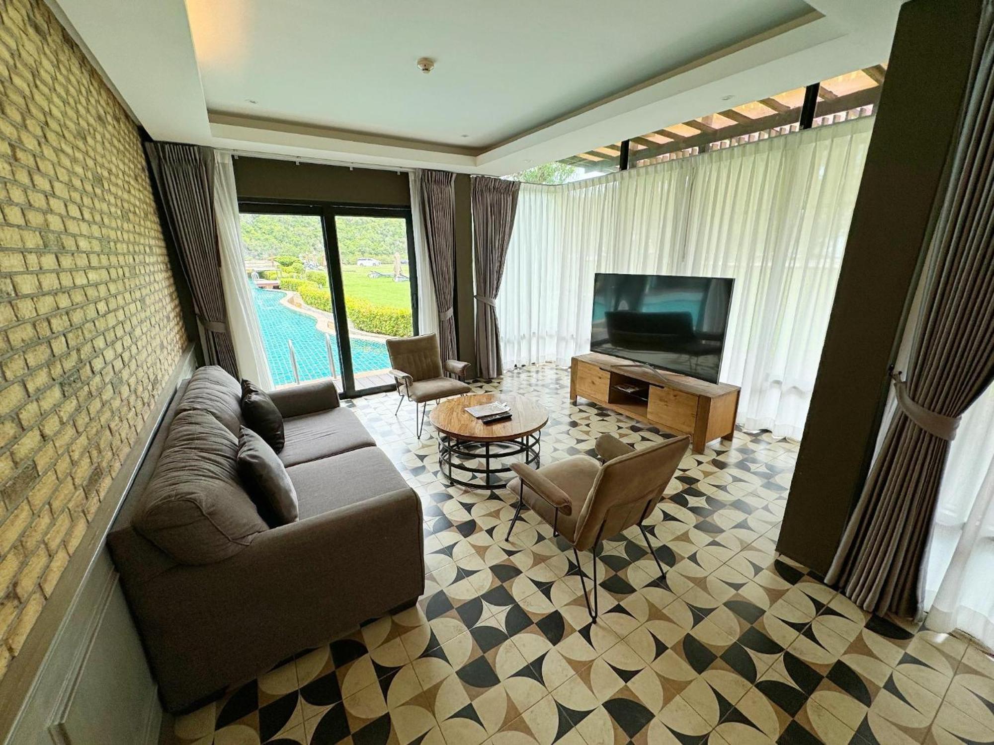La Isla Pranburi Beach Resort Sam Roi Yot Exteriör bild