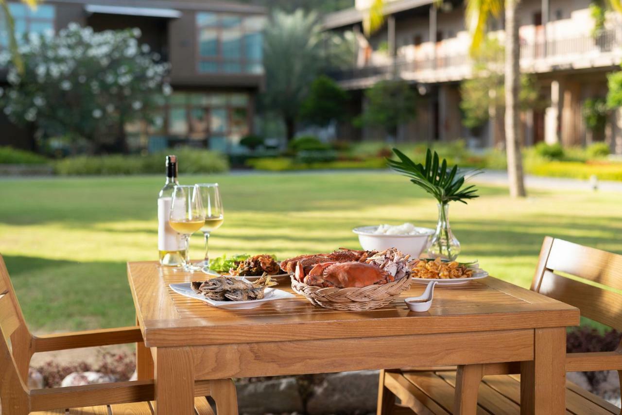 La Isla Pranburi Beach Resort Sam Roi Yot Exteriör bild