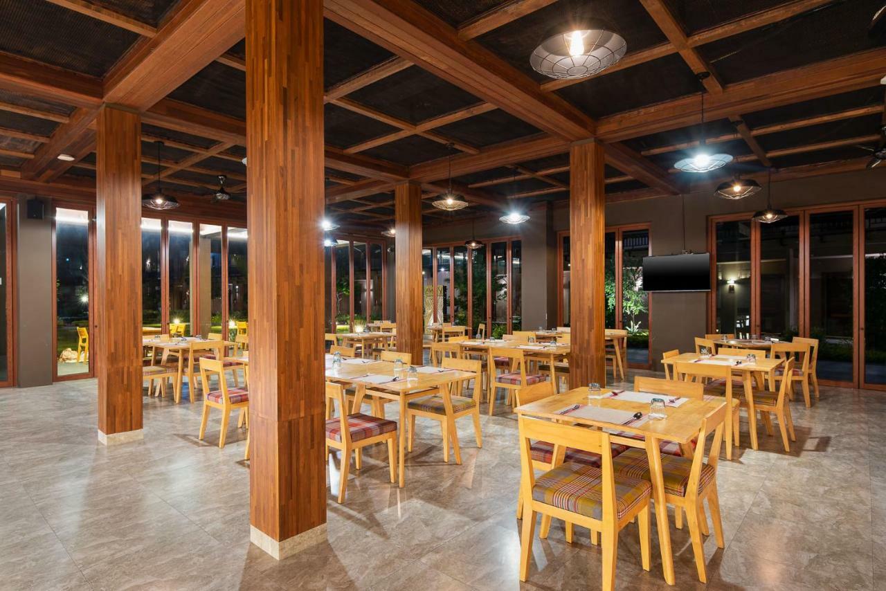 La Isla Pranburi Beach Resort Sam Roi Yot Exteriör bild