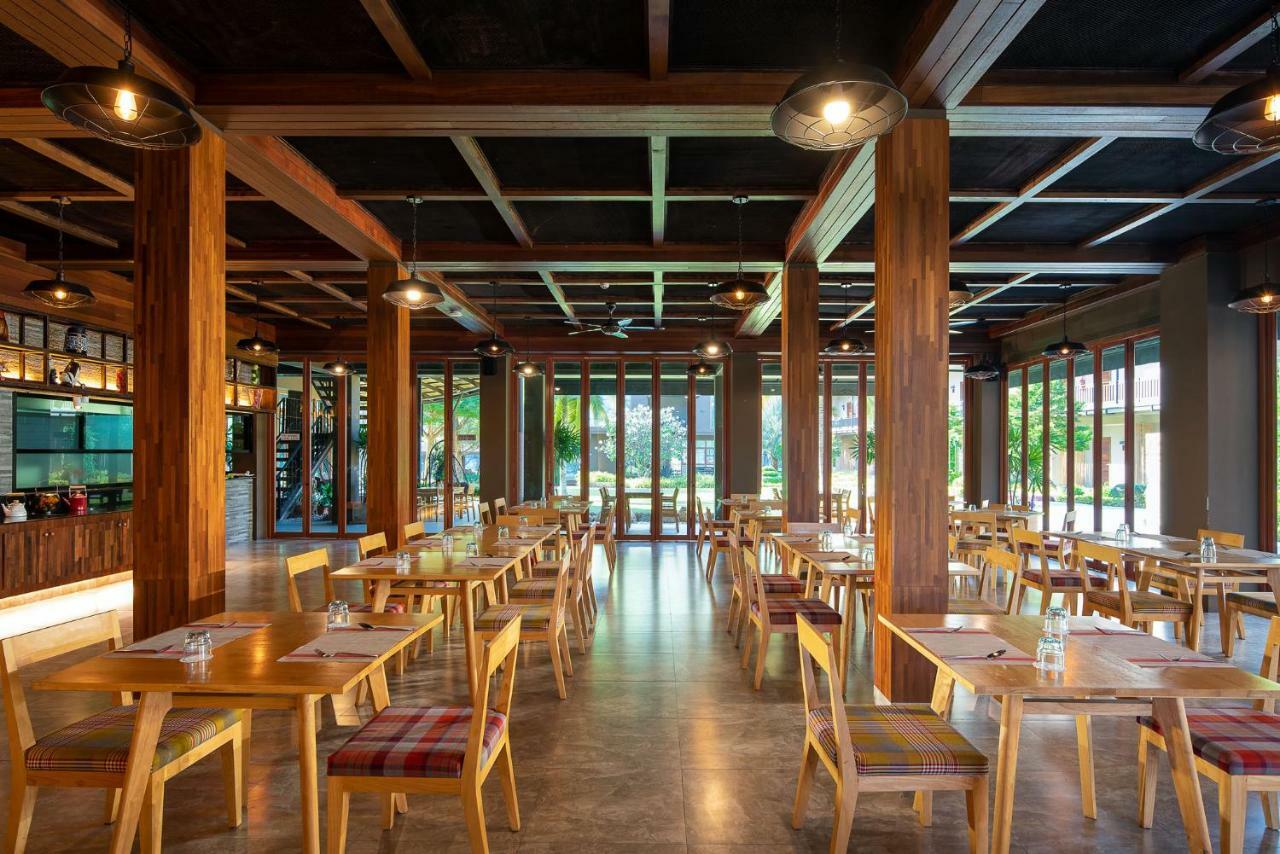 La Isla Pranburi Beach Resort Sam Roi Yot Exteriör bild