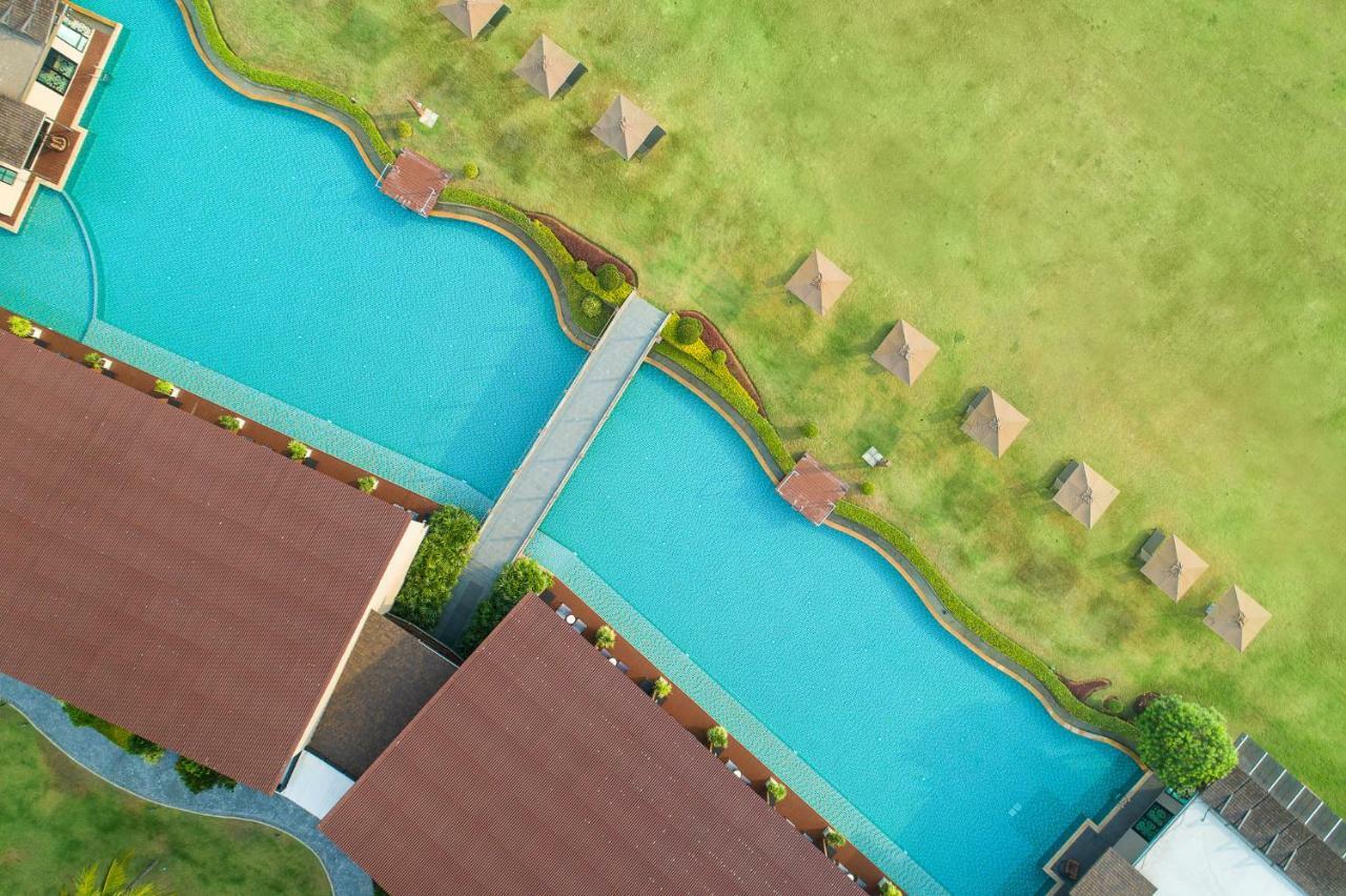La Isla Pranburi Beach Resort Sam Roi Yot Exteriör bild